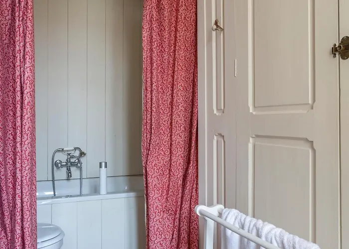 Manoir Du Mesnil De Bas Bréhal